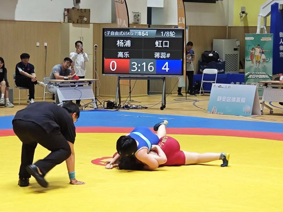 象牙海岸队在比赛中勇夺胜利，挺进决赛