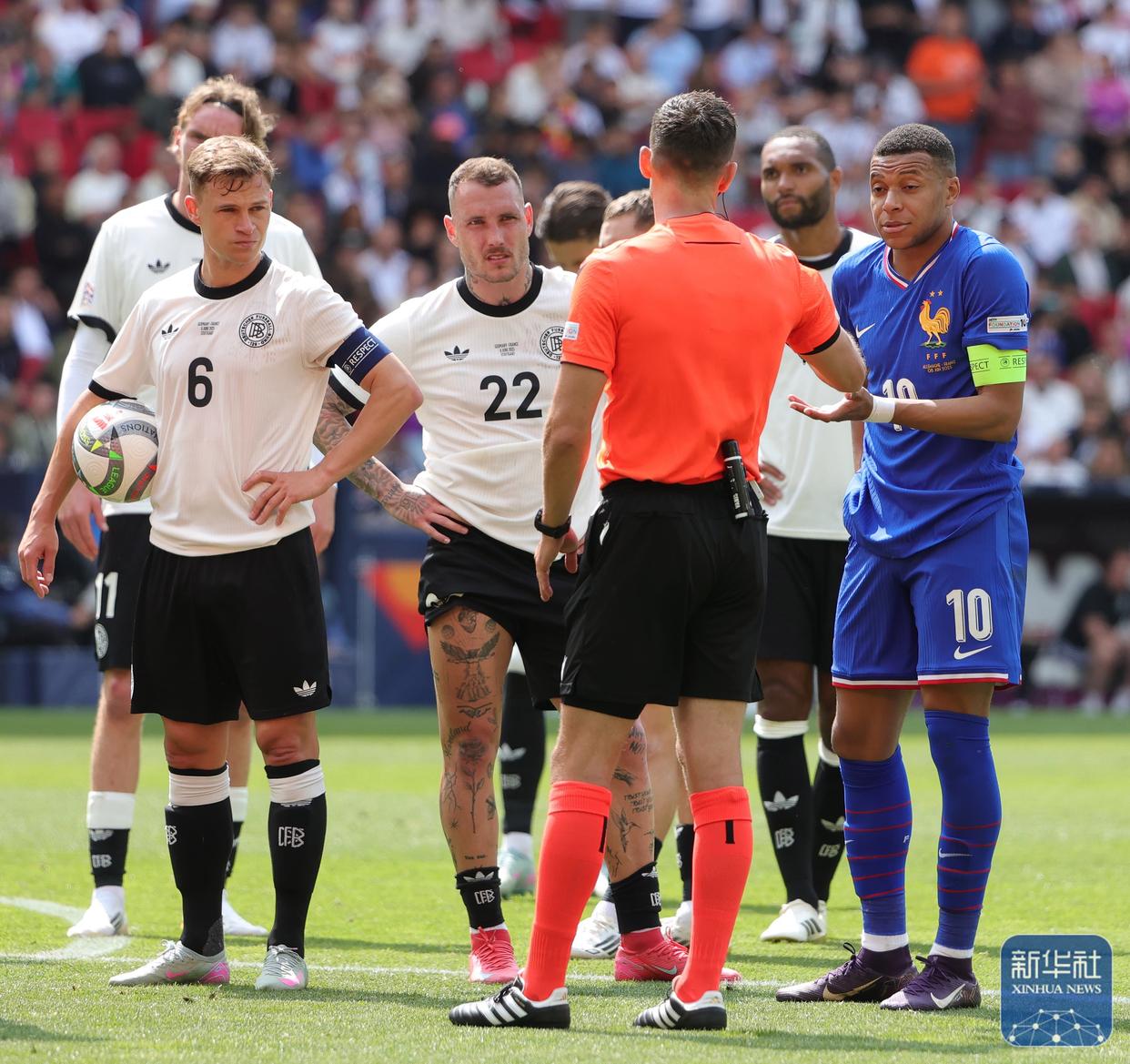 欧国联冠军之争引爆球迷热情,豪门激战正酣 欧国联冠军之争引爆球迷热情,豪门激战正酣