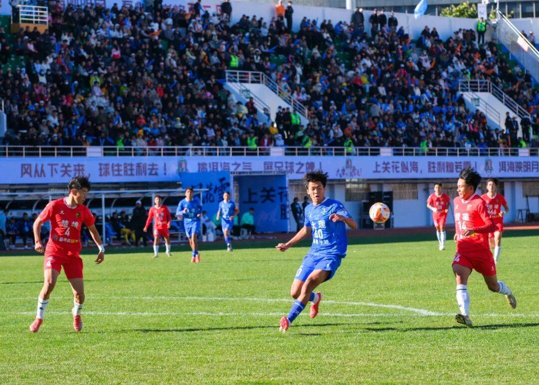 精彩的比赛轮番上演，球迷热情高涨！