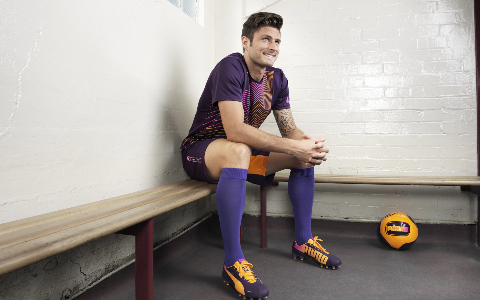 鹰击长空,浓眉展翅,当老鹰的利爪遇上勇士的盾牌