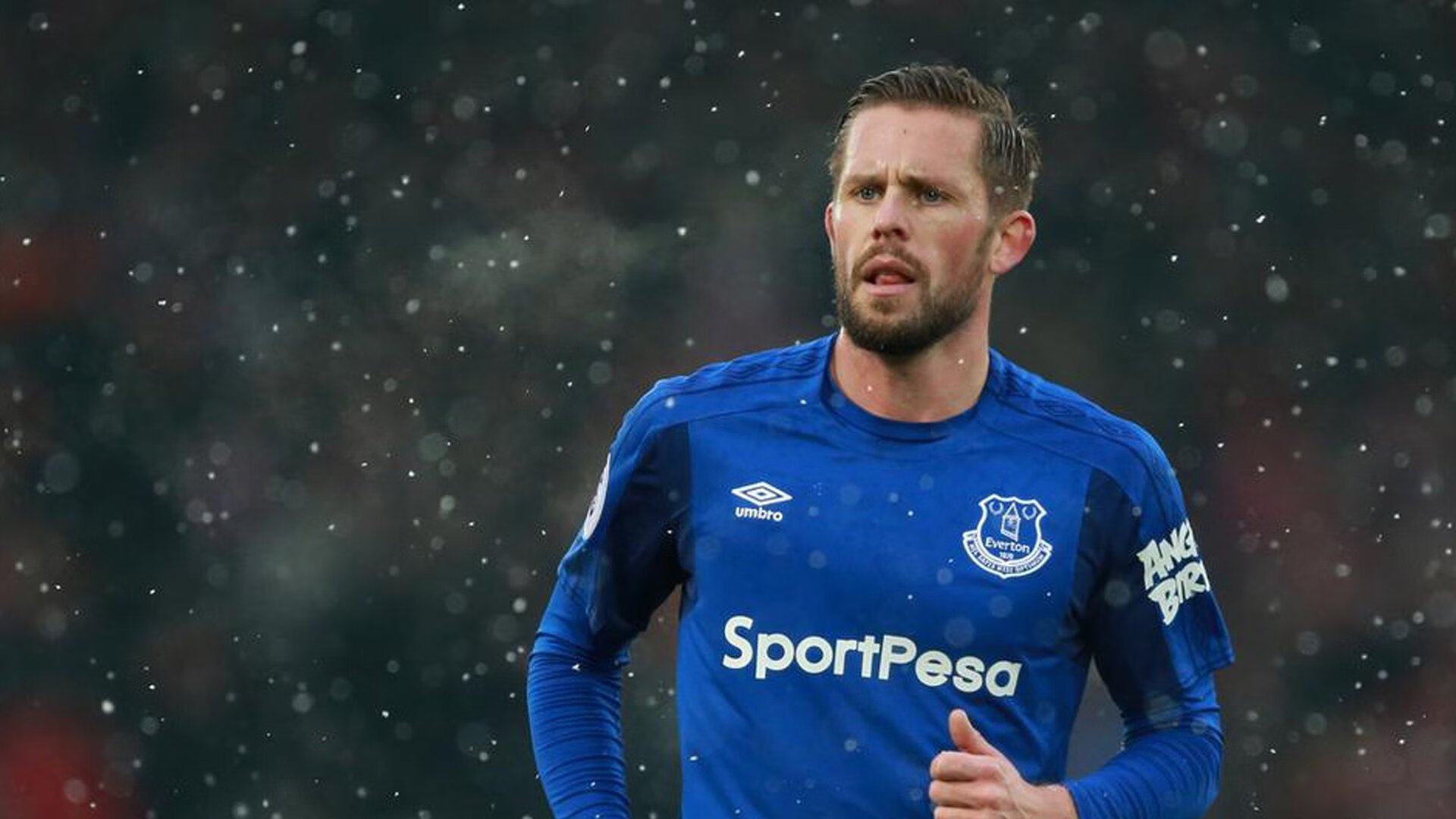 独行侠狂胜浙江队，布克在欧冠淘汰赛接管比赛，当篮球跨越地域的传奇夜晚